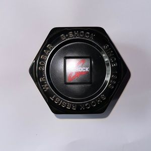 Pre-owned G-shock in very good conditions!